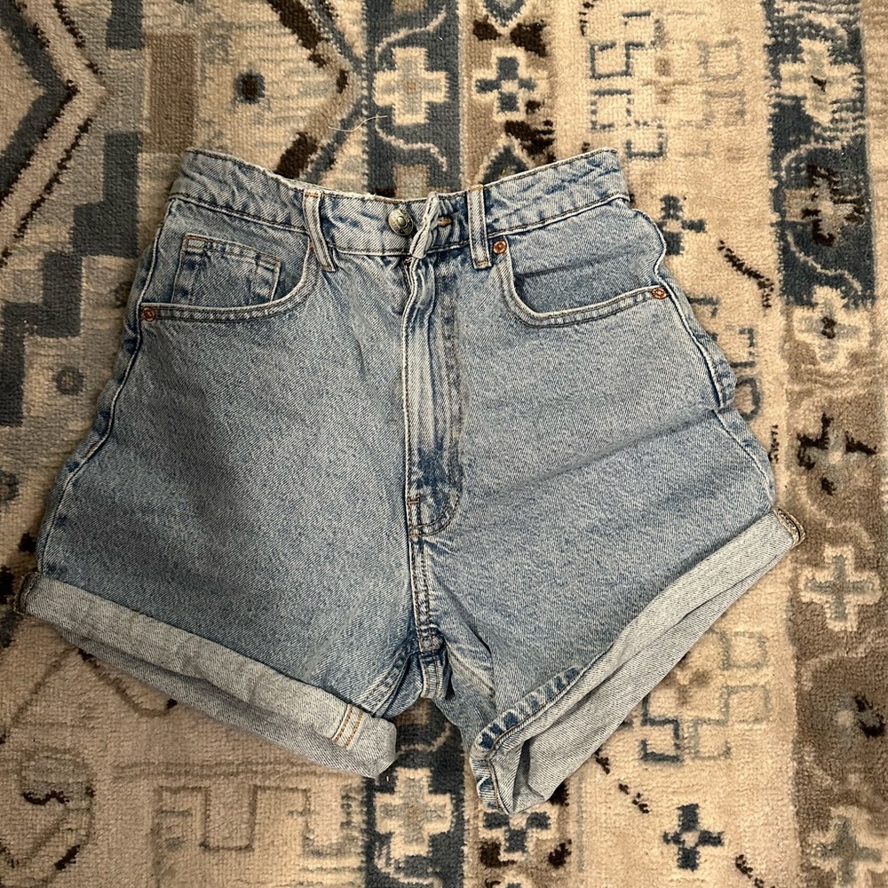 Zara High Waisted Denim Shorts in color Light Wash Blue (size 2)